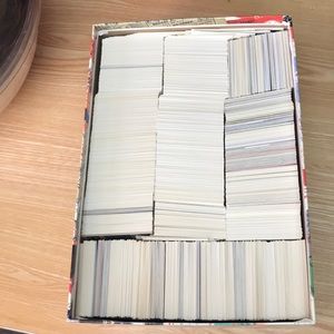 Over 1000 baseball cards mixed